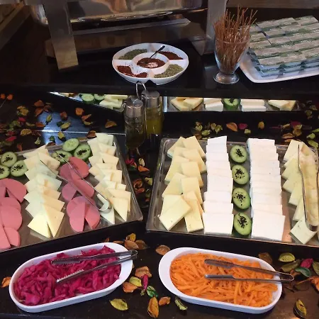 فندق La Bella آلاشهر